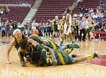 Thumbnail 3 in Neumann-Goretti vs. Seton LaSalle (PIAA Class AA Final) photogallery.