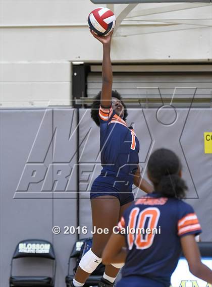 Thumbnail 2 in Brandeis vs Churchill (NEISD Invitational) photogallery.