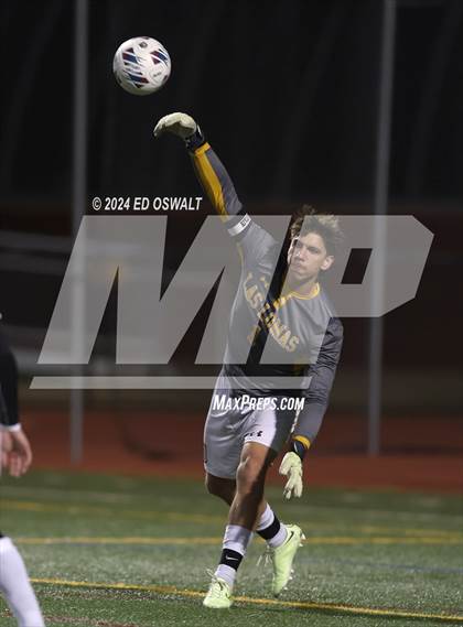 Thumbnail 2 in Las Lomas vs. Maria Carrillo (CIF NCS D2 Final) photogallery.