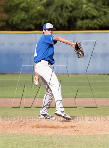 Thumbnail 2 in Camas vs. Valencia photogallery.