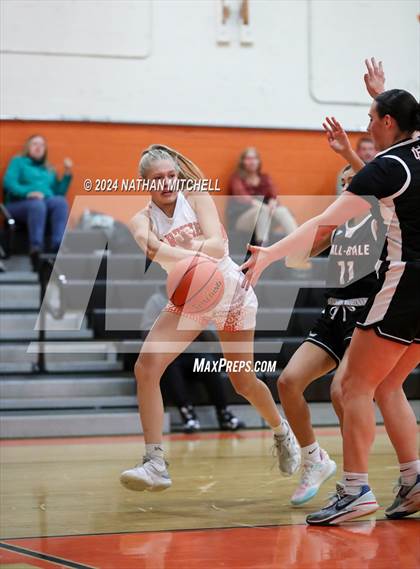 Thumbnail 2 in Hall-Dale @ Gardiner (Preseason) photogallery.