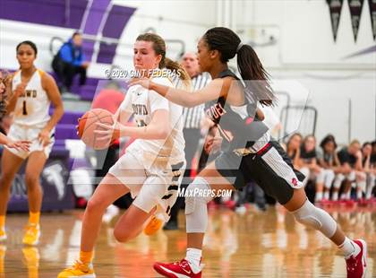 Thumbnail 2 in Mater Dei vs. Bishop O'Dowd (West Coast Jamboree) photogallery.