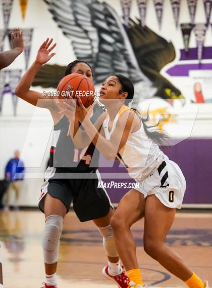 Thumbnail 1 in Mater Dei vs. Bishop O'Dowd (West Coast Jamboree) photogallery.