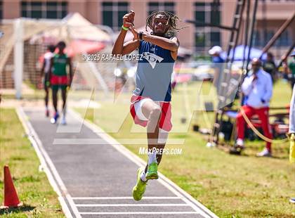 Thumbnail 2 in UIL 6A Track & Field Area 13&14 (Triple Jump) photogallery.