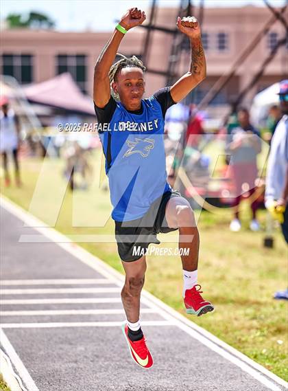 Thumbnail 2 in UIL 6A Track & Field Area 13&14 (Triple Jump) photogallery.