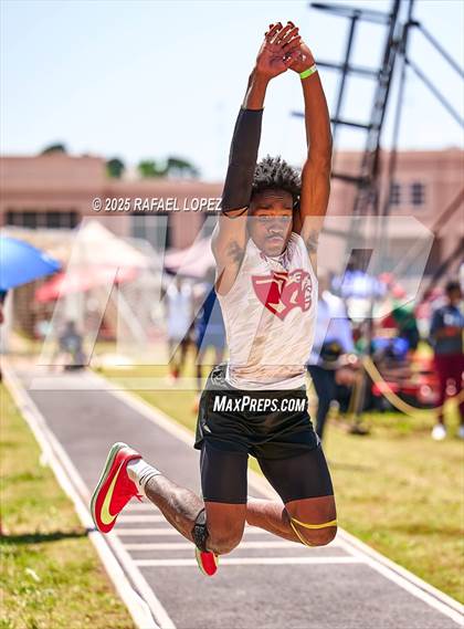 Thumbnail 2 in UIL 6A Track & Field Area 13&14 (Triple Jump) photogallery.