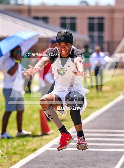 Thumbnail 1 in UIL 6A Track & Field Area 13&14 (Triple Jump) photogallery.