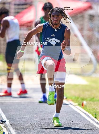 Thumbnail 3 in UIL 6A Track & Field Area 13&14 (Triple Jump) photogallery.