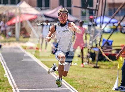 Thumbnail 2 in UIL 6A Track & Field Area 13&14 (Triple Jump) photogallery.