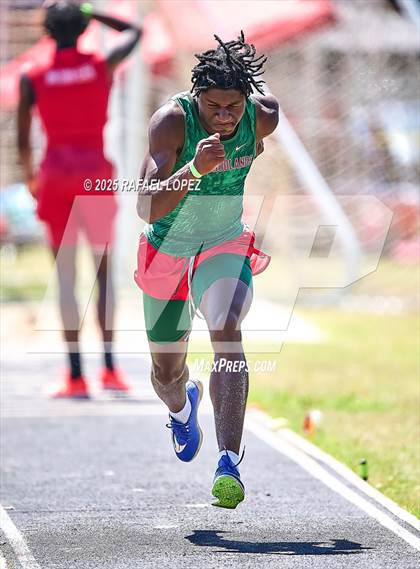 Thumbnail 3 in UIL 6A Track & Field Area 13&14 (Triple Jump) photogallery.