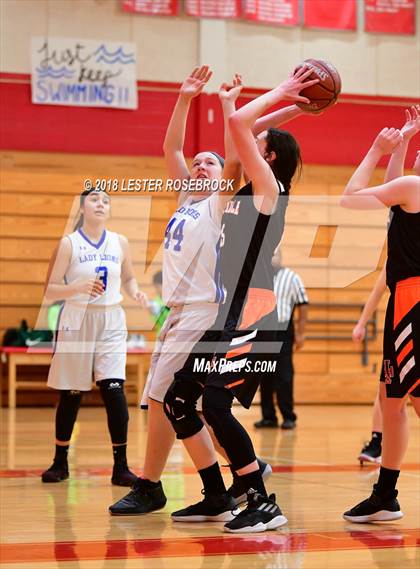 Thumbnail 1 in Smithville vs. Sunnybrook Christian (Fredericksburg Tournament) photogallery.