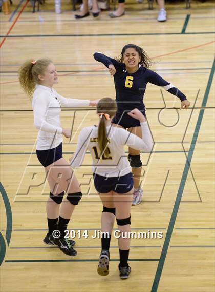 Thumbnail 1 in Leyden @ Elk Grove photogallery.