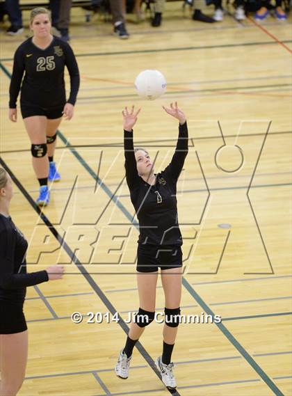 Thumbnail 2 in Leyden @ Elk Grove photogallery.