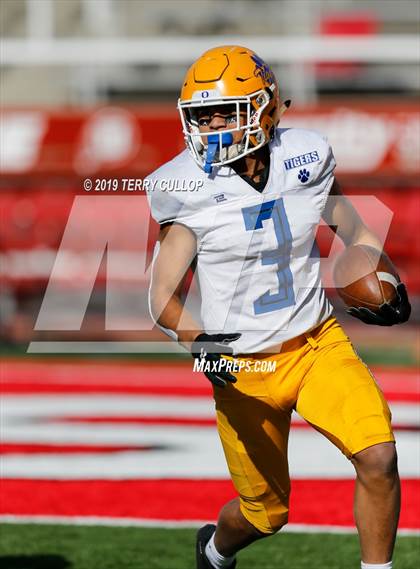 Thumbnail 1 in Orem vs. Salem Hills (UHSAA 5A Semifinal) photogallery.