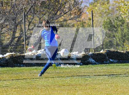 Thumbnail 2 in Bosque vs. Santa Fe Prep (NMAA A-3A Semifinals) photogallery.