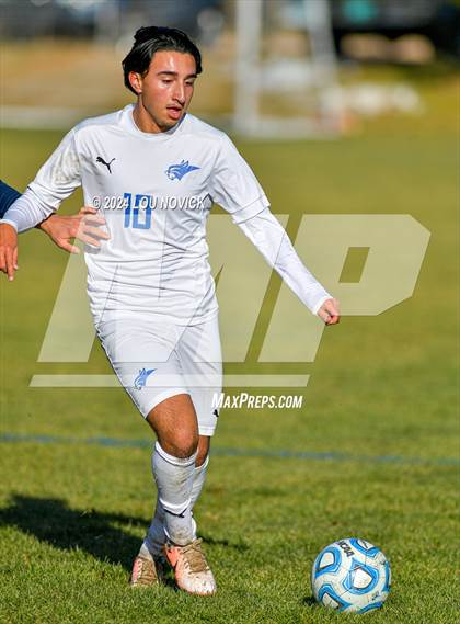 Thumbnail 1 in Bosque vs. Santa Fe Prep (NMAA A-3A Semifinals) photogallery.