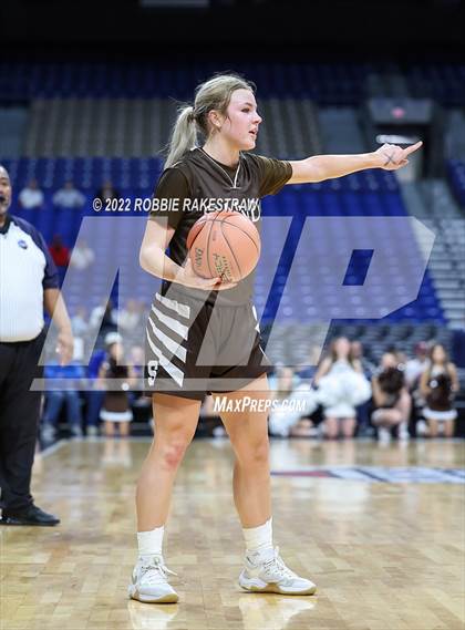 Thumbnail 2 in Robert Lee vs. Sands (UIL 1A State Final) photogallery.