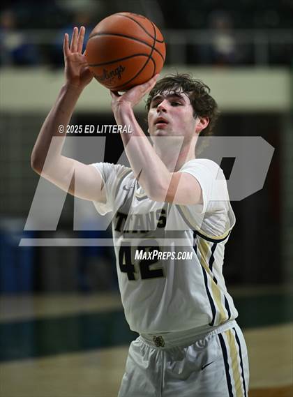 Thumbnail 2 in Notre Dame vs. Manchester (OHSAA DIV VII District Final) photogallery.
