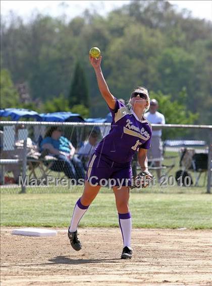 Thumbnail 3 in Karns City vs Cranberry (PIAA District 9 AA Semifinals) photogallery.
