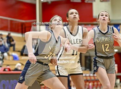 Thumbnail 2 in Noblesville vs Norwell photogallery.