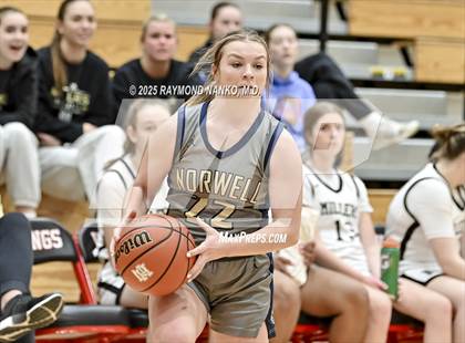 Thumbnail 3 in Noblesville vs Norwell photogallery.