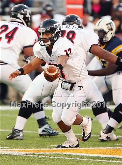Thumbnail 3 in Trinity vs. Stony Point (5A Region 1 Division 1 Semifinals) photogallery.