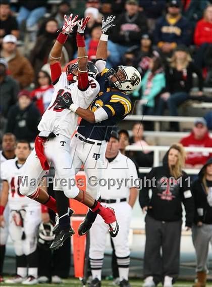 Thumbnail 3 in Trinity vs. Stony Point (5A Region 1 Division 1 Semifinals) photogallery.