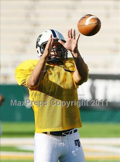 Thumbnail 1 in Trinity vs. Stony Point (5A Region 1 Division 1 Semifinals) photogallery.