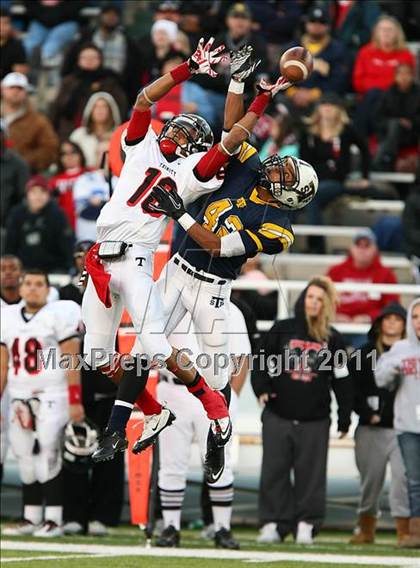 Thumbnail 1 in Trinity vs. Stony Point (5A Region 1 Division 1 Semifinals) photogallery.