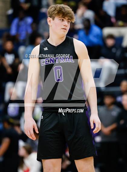 Thumbnail 2 in Omaha Central vs. Bellevue West (Metro Tournament Final) photogallery.