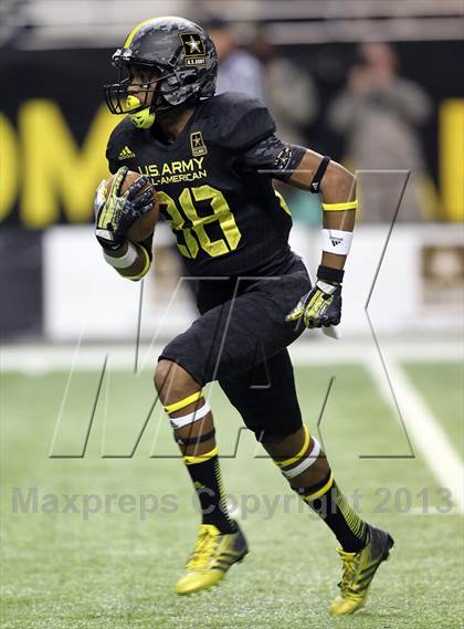Thumbnail 3 in U.S. Army All-American Bowl photogallery.