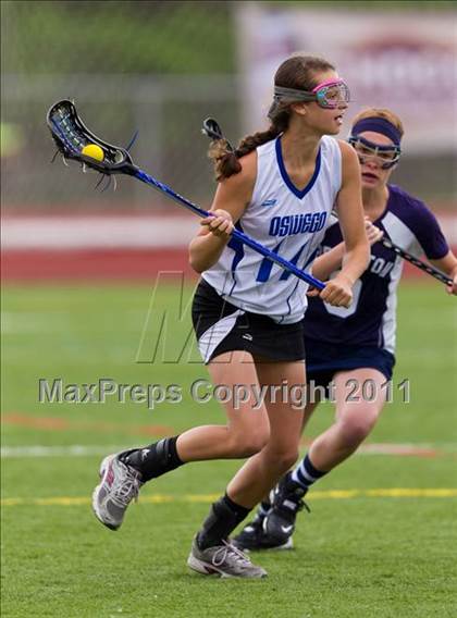 Thumbnail 3 in Oswego vs. Brighton (NYSPHSAA Class B Semifinal) photogallery.