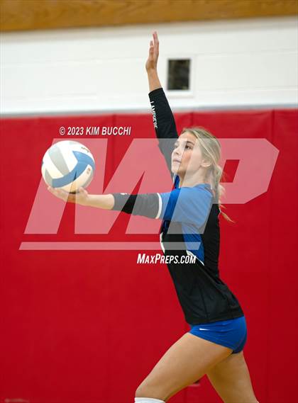 Thumbnail 2 in Detroit Country Day @ Lamphere photogallery.