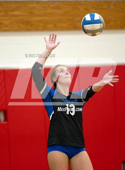 Thumbnail 2 in Detroit Country Day @ Lamphere photogallery.