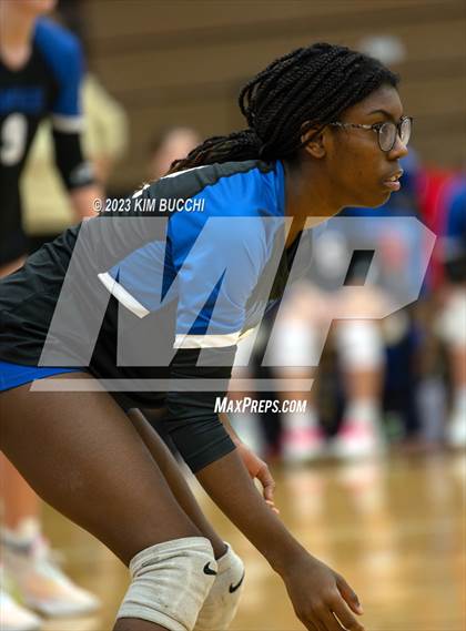 Thumbnail 1 in Detroit Country Day @ Lamphere photogallery.
