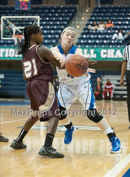 Thumbnail 1 in Bishop's vs La Jolla Country Day (CIF SDS D4 Final) photogallery.