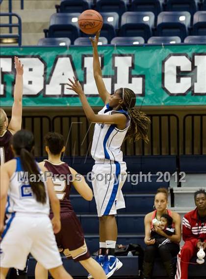 Thumbnail 3 in Bishop's vs La Jolla Country Day (CIF SDS D4 Final) photogallery.
