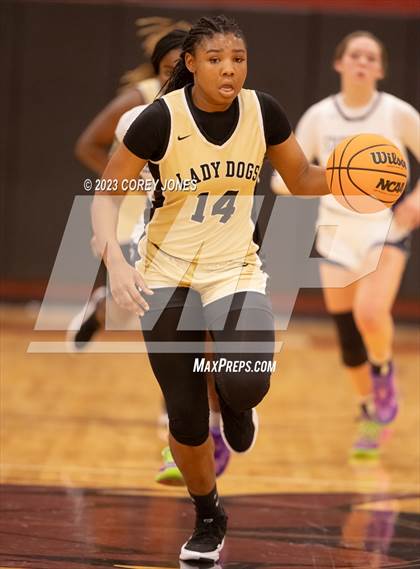 Thumbnail 2 in Thomson vs Statesboro (Hardwood Invitational) photogallery.