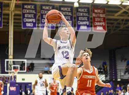 Thumbnail 1 in Hamilton Heights @ Muncie Central (Fieldhouse Classic)  photogallery.