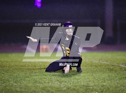 Thumbnail 1 in Hamilton Heights vs. Guerin Catholic (IHSAA Sectional Round 1 Playoff) photogallery.