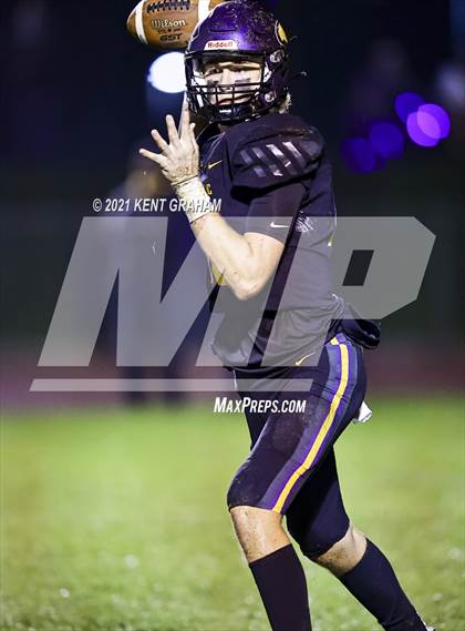 Thumbnail 2 in Hamilton Heights vs. Guerin Catholic (IHSAA Sectional Round 1 Playoff) photogallery.