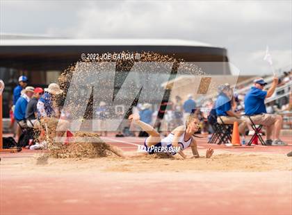 Thumbnail 3 in UIL 4A Girls State Track Meet photogallery.
