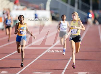 Thumbnail 2 in UIL 4A Girls State Track Meet photogallery.