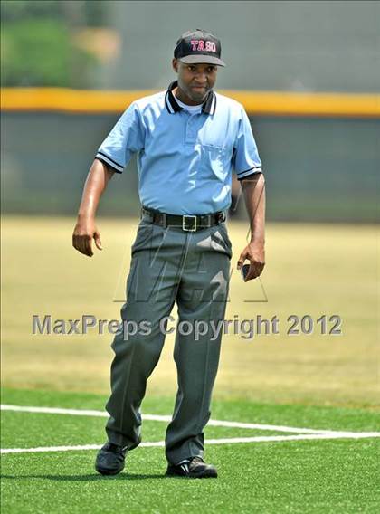 Thumbnail 3 in Bryan vs. Horn (UIL 5A Region 2 Bi-District Playoff) photogallery.