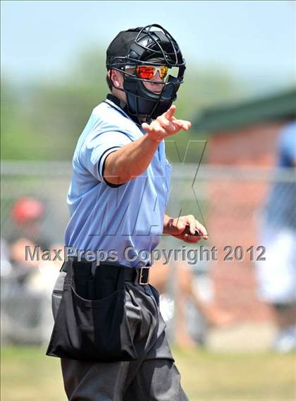 Thumbnail 1 in Bryan vs. Horn (UIL 5A Region 2 Bi-District Playoff) photogallery.