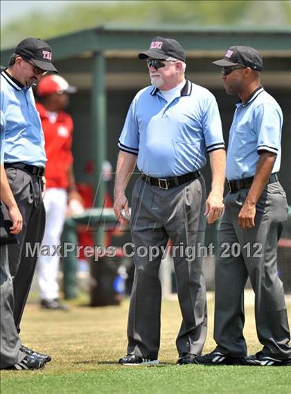 Thumbnail 2 in Bryan vs. Horn (UIL 5A Region 2 Bi-District Playoff) photogallery.