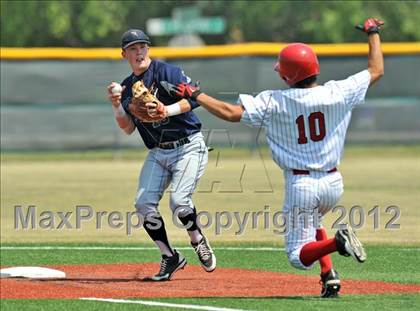 Thumbnail 3 in Bryan vs. Horn (UIL 5A Region 2 Bi-District Playoff) photogallery.