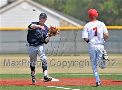Thumbnail 1 in Bryan vs. Horn (UIL 5A Region 2 Bi-District Playoff) photogallery.