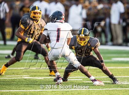 Thumbnail 2 in King vs. Southfield Arts & Tech (Prep Football Classic) photogallery.