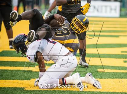 Thumbnail 2 in King vs. Southfield Arts & Tech (Prep Football Classic) photogallery.